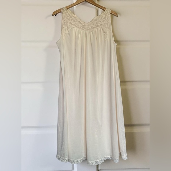 Vintage Elegant Cream/ Blush Lace Nightgown - Picture 1 of 8